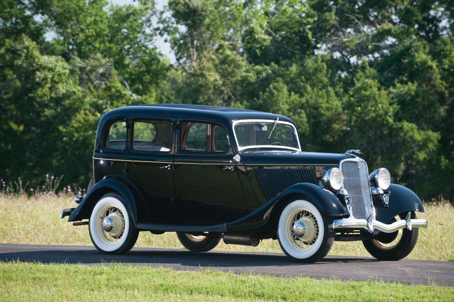  Ford DeLuxe Fordor Sedan 1933 года  (фото 1 из 17)